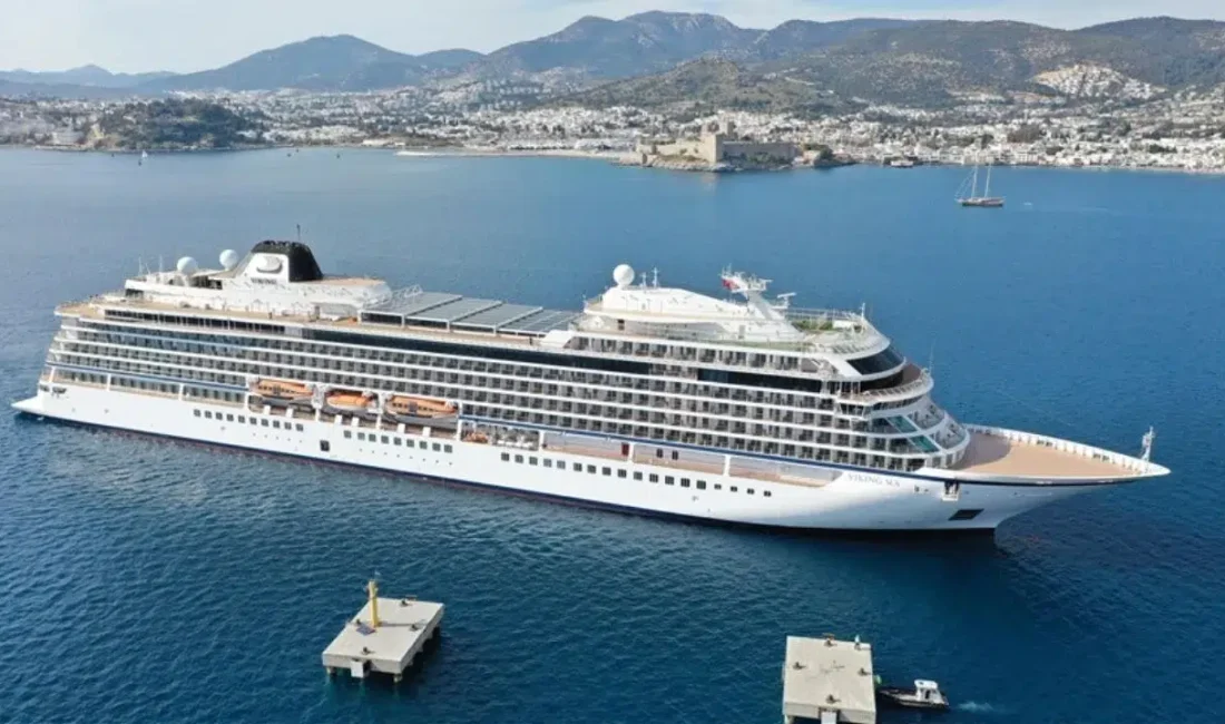 Muğla’nın gözde turizm merkezi Bodrum, deniz turizminde hareketli günlerinden birini