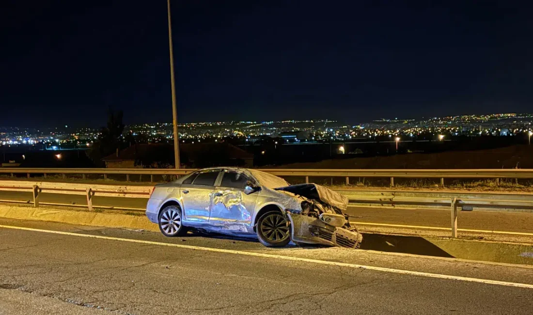 Kayseri’nin Kocasinan ilçesinde kontrolden çıkan bir otomobilin önündeki araca arkadan
