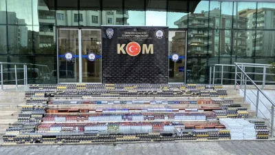 Şanlıurfa’da emniyet güçlerinin düzenlediği dev kaçakçılık operasyonunda ele geçirilenlerin piyasa
