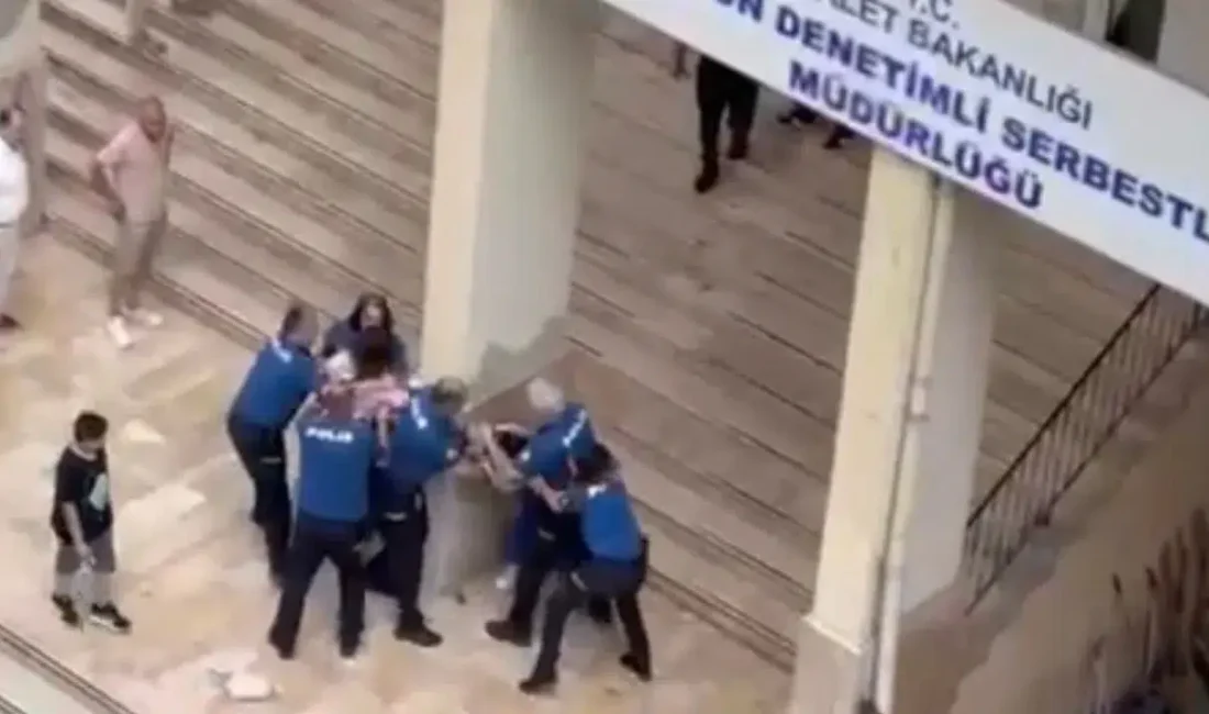 Samsun’un İlkadım ilçesinde Denetimli Serbestlik Müdürlüğü önünde iki kadın arasında