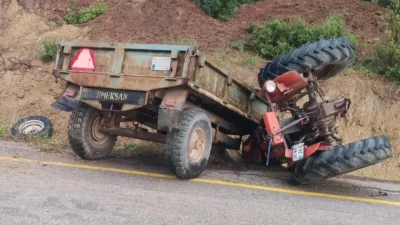 Denizli’nin Buldan ilçesinde kontrolden çıkan bir traktörün şarampole devrilmesi sonucu