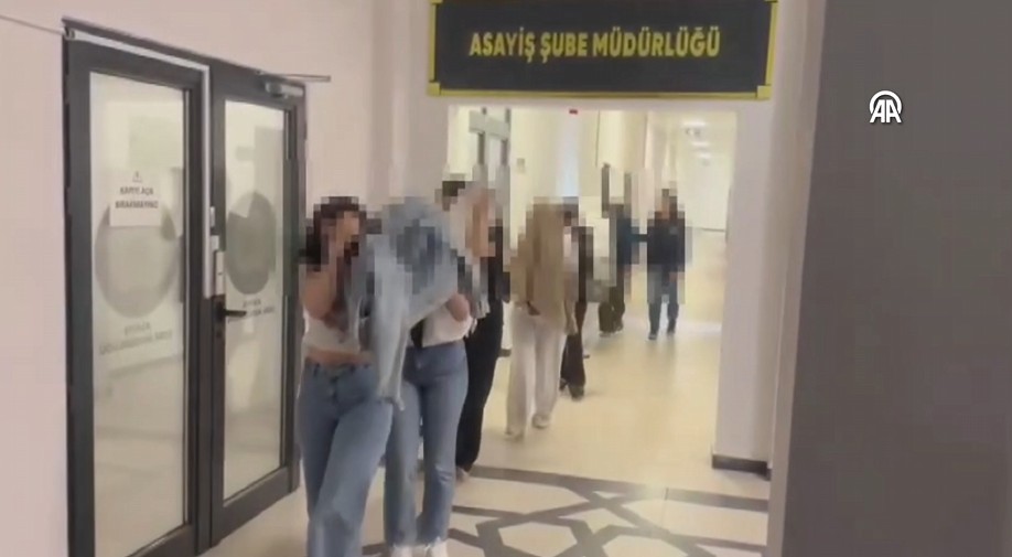 Kocaeli merkezli 4 ilde düzenlenen dev fuhuş operasyonunda 18 şüpheli