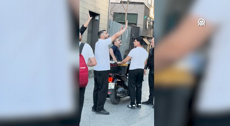İstanbul Kağıthane’de ters yönde giden iki motosiklet sürücüsü arasındaki tartışma