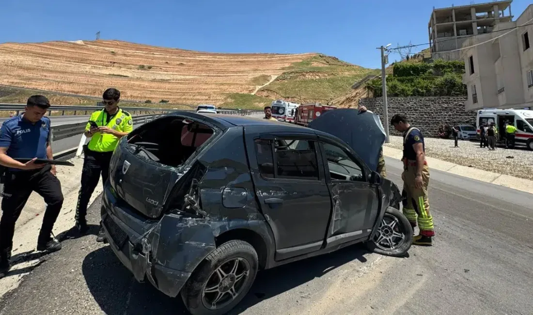 Şırnak’ın Cizre ilçesinde kontrolden çıkan bir otomobilin yol kenarındaki bariyerlere
