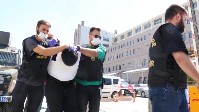 Eskişehir’de kar maskesi ve hücum yeleğiyle sokaktaki 5 kişiyi bıçaklayarak