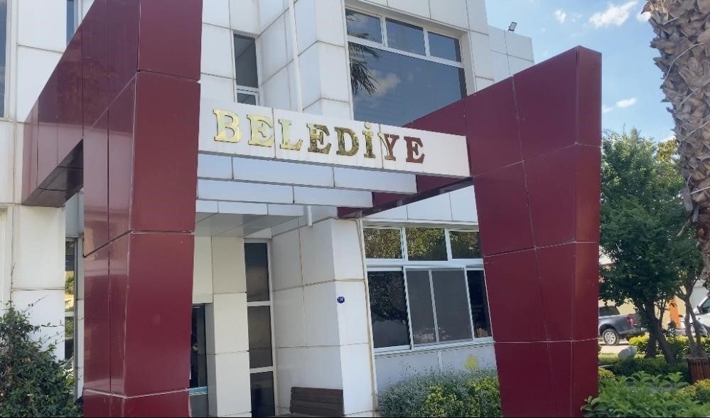 İzmir’de Seferihisar Belediyesi’ne yönelik yürütülen büyük rüşvet soruşturmasında sıcak gelişmeler