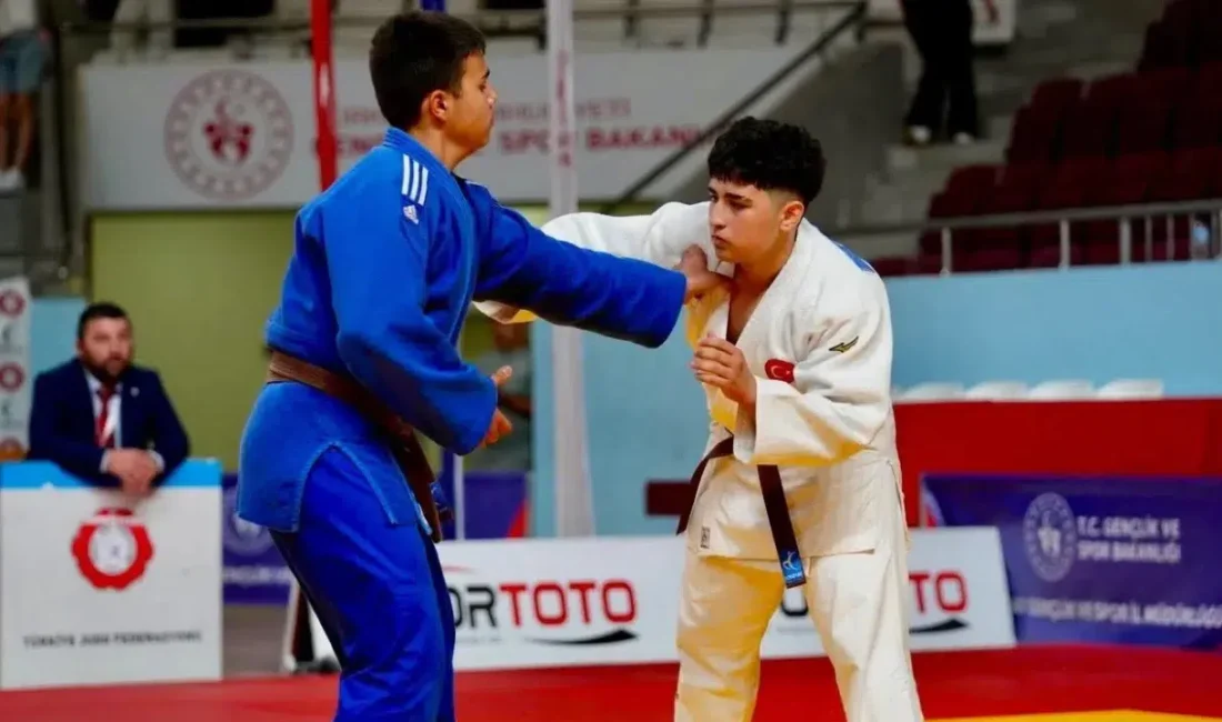 Hatay’da düzenlenen Yıldızlar Türkiye Judo Şampiyonası’nda tatamiye çıkan Bilecikli sporcu