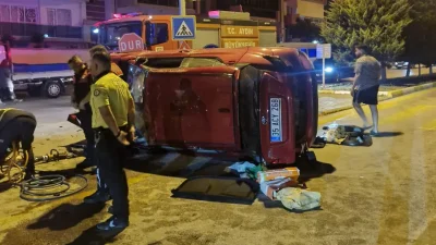 Aydın’ın turistik ilçesi Kuşadası’nda kontrolden çıkan bir otomobilin takla atması