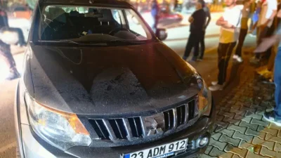 Elazığ’ın Kovancılar ilçesinde kamyonet ile otomobilin çarpışması sonucu meydana gelen