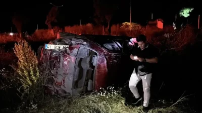 Bolu’da D-100 kara yolunda seyir halindeyken kontrolden çıkan bir otomobil,