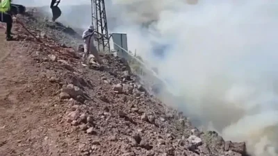 Çanakkale’nin Ayvacık ilçesinde sabah saatlerinde başlayan ve rüzgarın şiddetiyle kısa