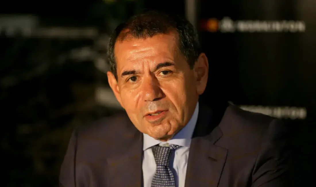 Galatasaray’da tarihi olağanüstü genel kurulda kürsüye çıkan Başkan Dursun Özbek,