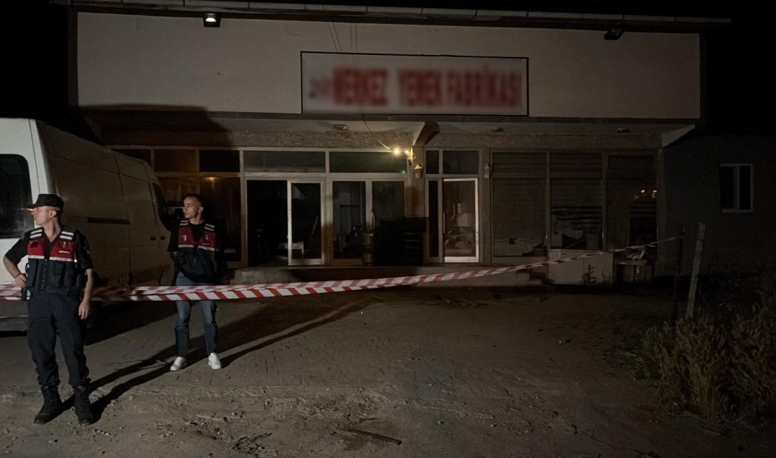 Kastamonu’nun Taşköprü ilçesinde bulunan bir yemek fabrikası, akşam saatlerinde silahlı