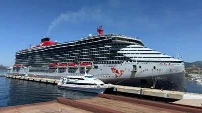 Bodrum, deniz turizminin en hareketli günlerinden birini yaşıyor. Limana yanaşan
