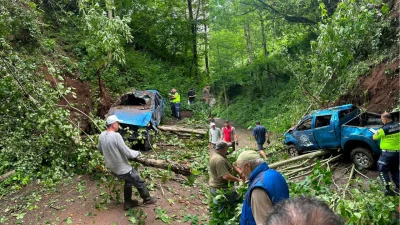 Rize’nin Ardeşen ilçesinde kontrolden çıkan bir kamyonetin metrelerce yükseklikteki uçuruma