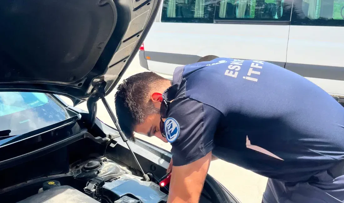 Eskişehir’de bir otomobilin motor bölümünden gelen sesler, duyarlı bir sürücünün