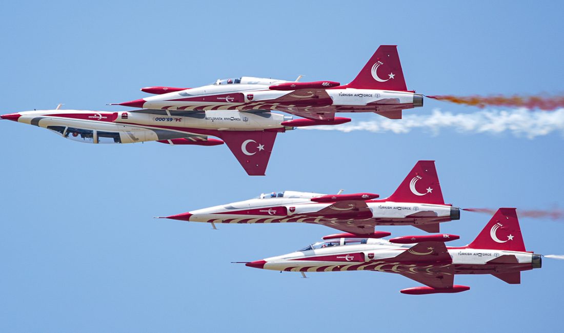 Türk Hava Kuvvetleri’nin 115’inci kuruluş yıl dönümü dolayısıyla İzmir’de düzenlenen