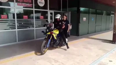 Denizli’de YKS heyecanı yaşanırken kimliğini evde unutan ve okul kapısında