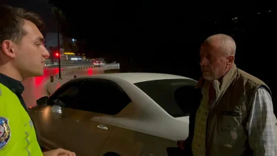 Bursa’da polis ekiplerinin dur ihtarına uymayarak kaçmaya çalışan sürücü, nefes