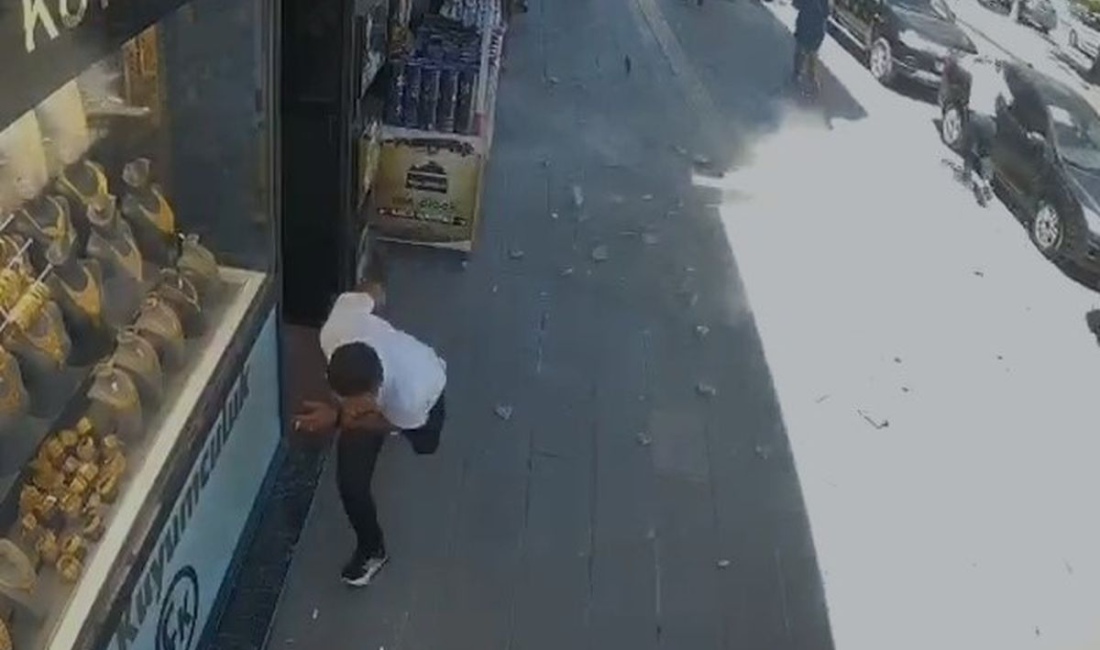 Van’ın en işlek noktası olan Cumhuriyet Caddesi’nde bugün adeta can