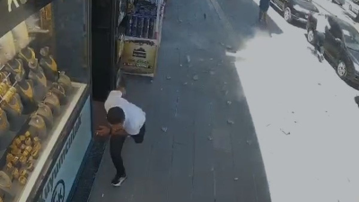Van’ın en işlek noktası olan Cumhuriyet Caddesi’nde bugün adeta can