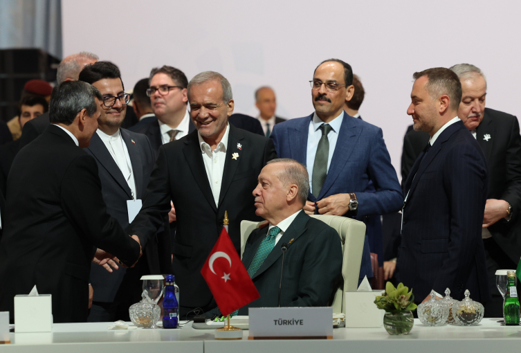 Arab News: Türkiye'nin bağımsız duruşu dengeleri nasıl değiştiriyor? Arab News: Türkiye'nin bağımsız duruşu dengeleri nasıl değiştiriyor?