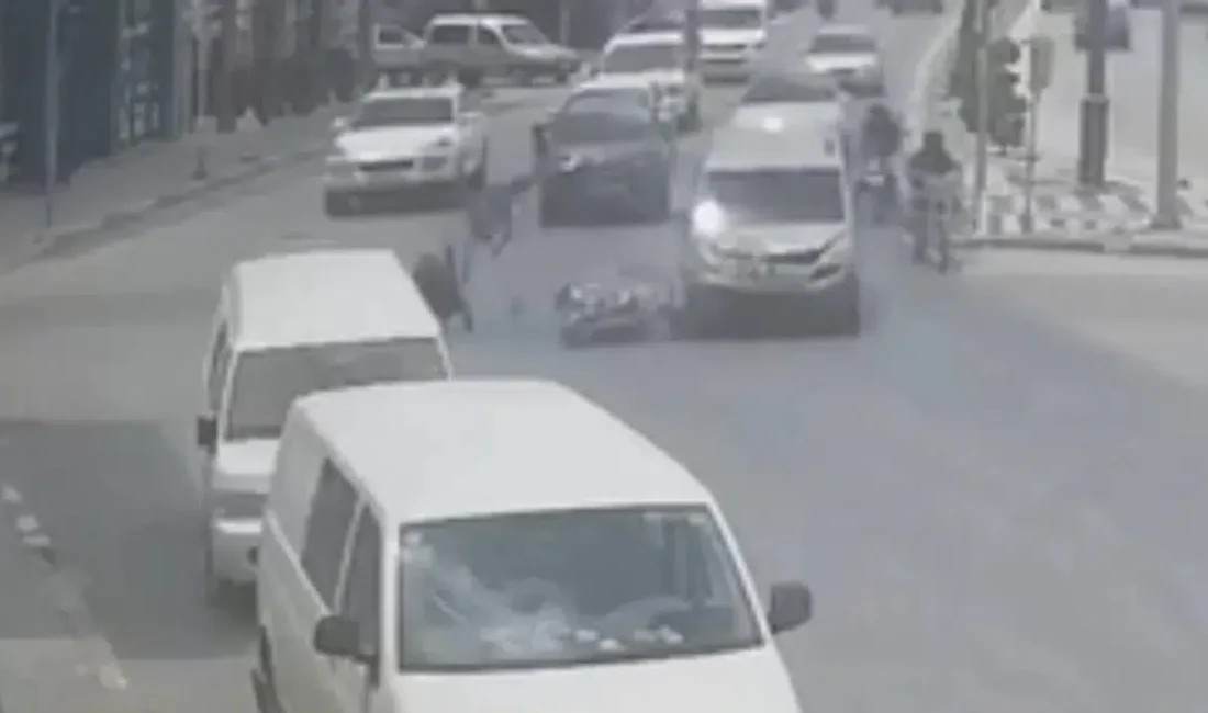 Karaman’da hafif ticari araç ile motosikletin kavşakta çarpışması sonucu meydana