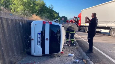 Burdur’un Bucak ilçesinde tır ile hafif ticari aracın çarpışması sonucu