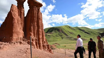 Erzurum’un doğa harikası Narman Peri Bacaları, benzersiz kırmızı rengi ve