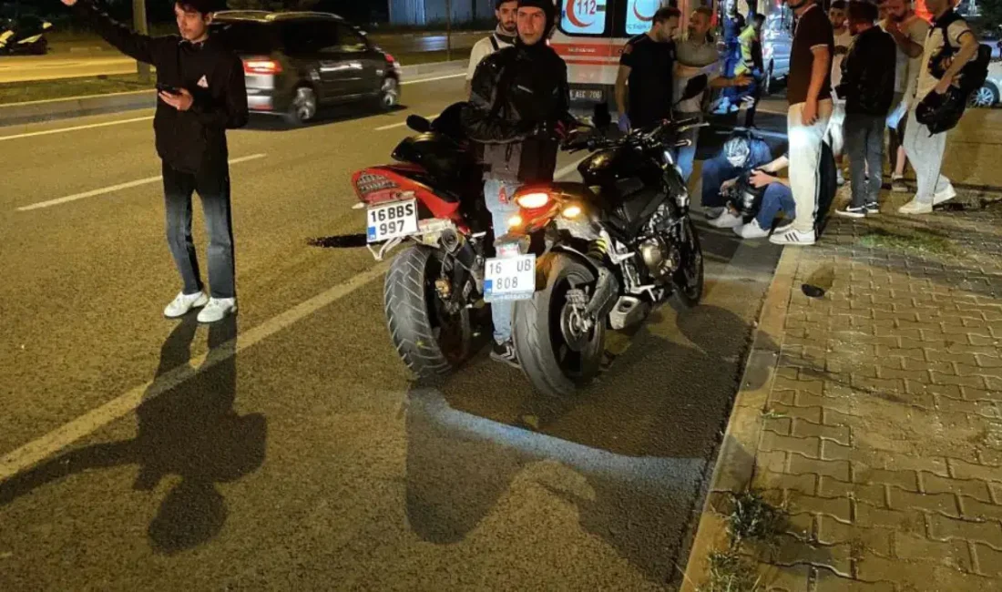 Bursa’nın İnegöl ilçesinde kontrolden çıkan bir motosikletin, yol kenarında bekleyen