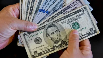 Kahramanmaraş serbest piyasasında hareketli saatler yaşanırken, dolar ve euro fiyatlarında