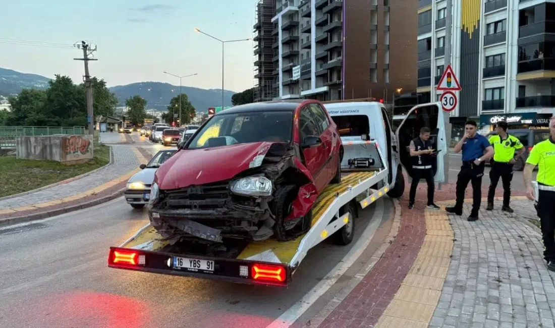 Bursa’da seyir halindeyken direksiyon hakimiyetini kaybeden sürücü, yol kenarında bulunan