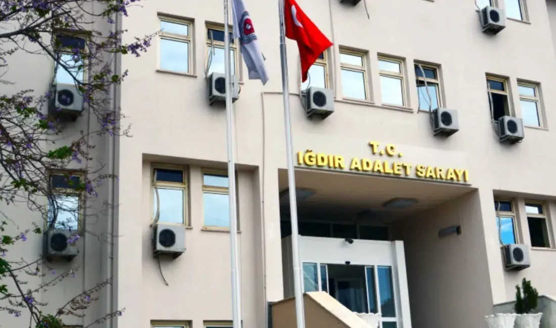 Iğdır’da iki trafik polisinin bir vatandaşı darp ettiği anlara ilişkin