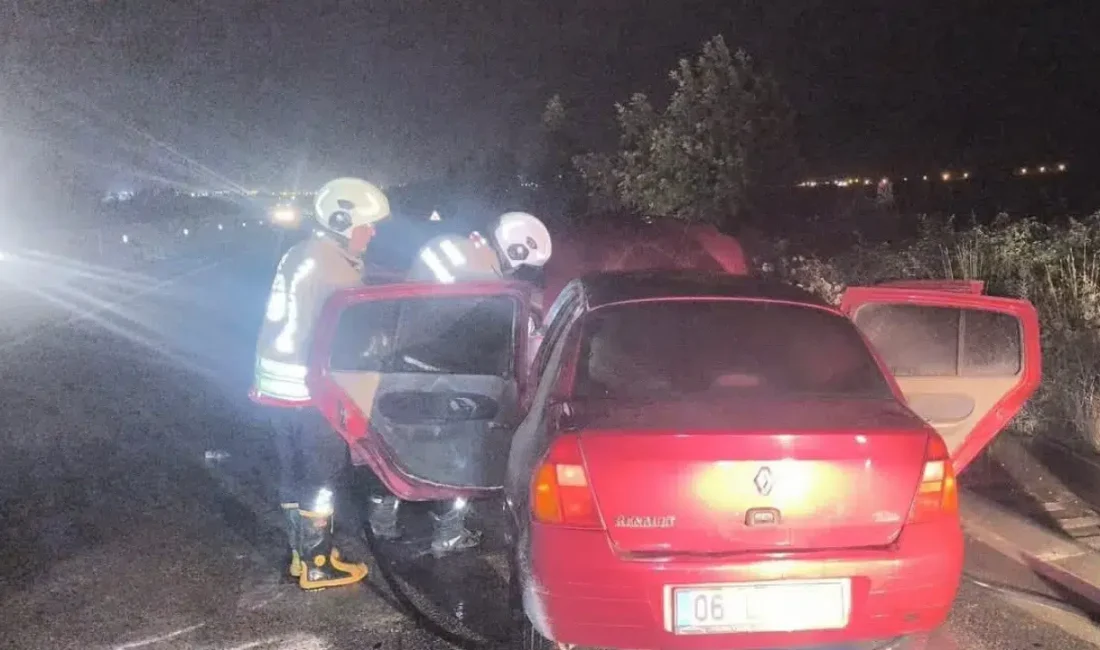 Hatay’ın Kırıkhan ilçesinde seyir halindeki bir otomobilin motor kısmından yükselen