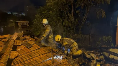 İstanbul Gaziosmanpaşa’da gece yarısı yükselen alevler tüm mahalleyi sokağa döktü.