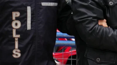 Uşak’ın Banaz ilçesinde polis ekipleri tarafından şüphe üzerine durdurulan bir
