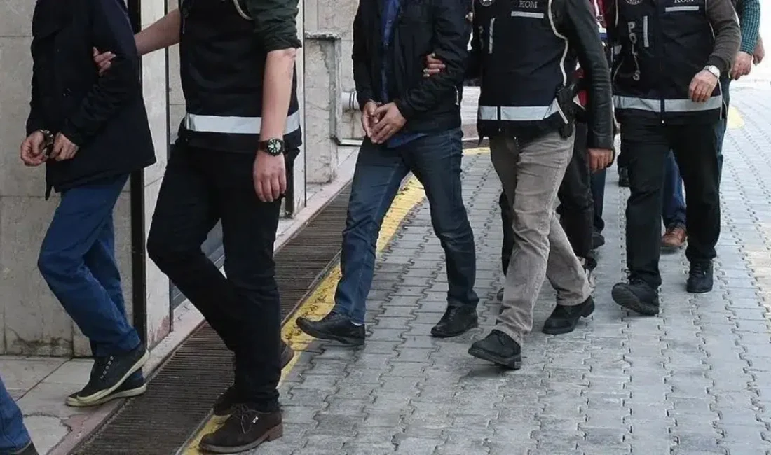 Ankara’da kendilerini polis ve savcı olarak tanıtıp bir vatandaşı 4