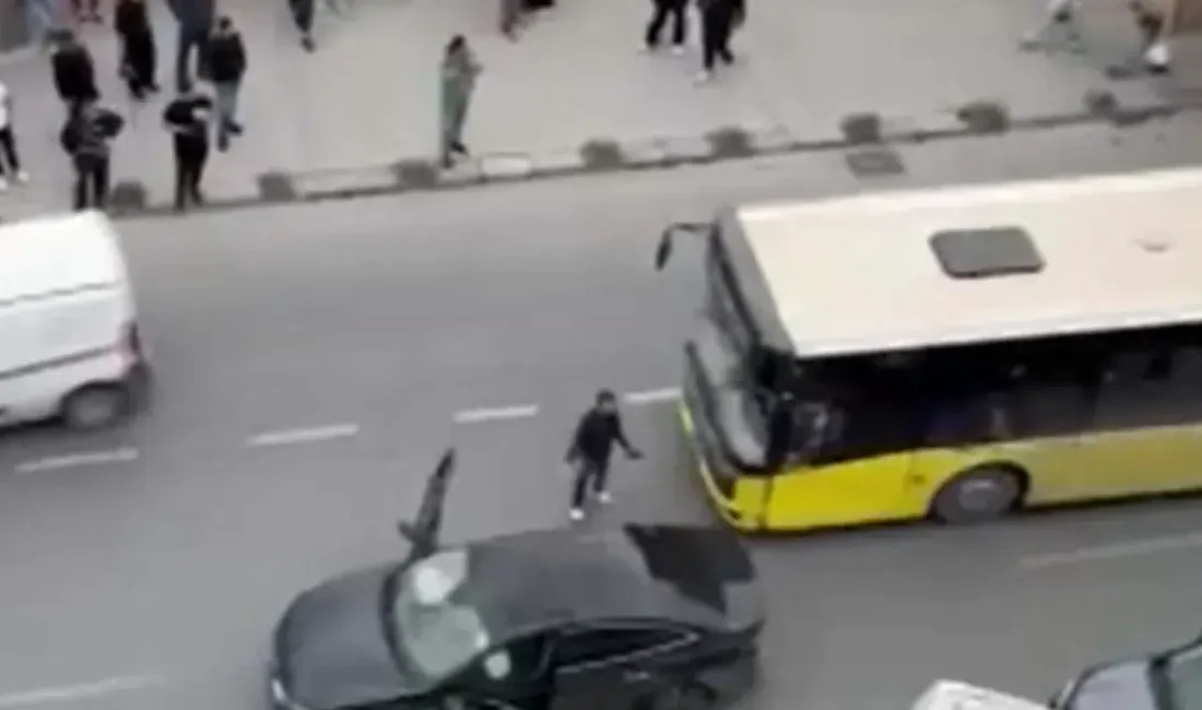 İstanbul Arnavutköy’de sollama yapmaya çalışan bir otomobil sürücüsü, önce başka