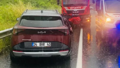 Ordu’nun Ünye ilçesinde sağanak yağışın ardından kayganlaşan yolda adeta can