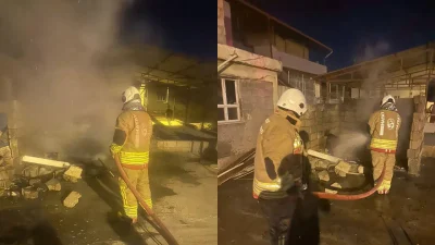 Hatay’ın Reyhanlı ilçesinde bir evin çatısında aniden yükselen alevler mahalle