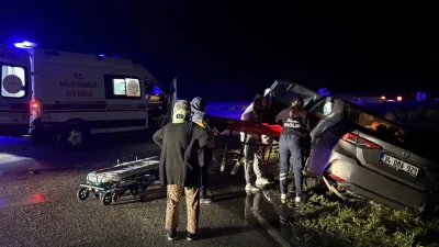 Kastamonu’nun Tosya ilçesinde, D100 kara yolunda kontrolden çıkan bir otomobilin