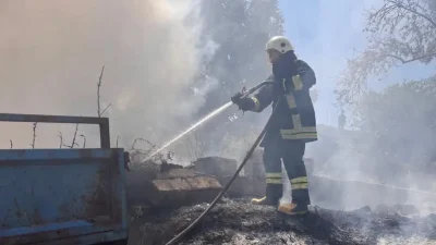 Hatay’da bir bahçede başlayan ve kısa sürede büyüyerek park halindeki
