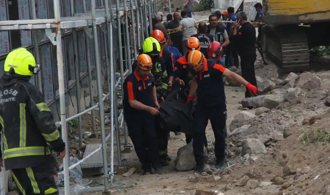 Kayseri’nin Melikgazi ilçesinde inşaat halindeki bir fabrikanın bahçe duvarı aniden