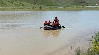 Aras Nehri’nde kaybolan 17 yaşındaki Okan Koç bulundu mu? Arama çalışmalarında son durum ne? Erzurum’un Horasan ilçesinde serinlemek amacıyla girdiği Aras Nehri’nde akıntıya kapılarak