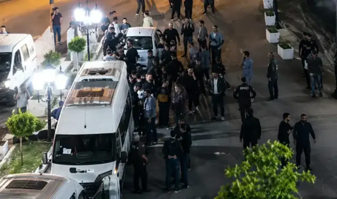 Hakkari’nin Çukurca ilçesinde neşeyle başlayan bir kına gecesi, iki aile