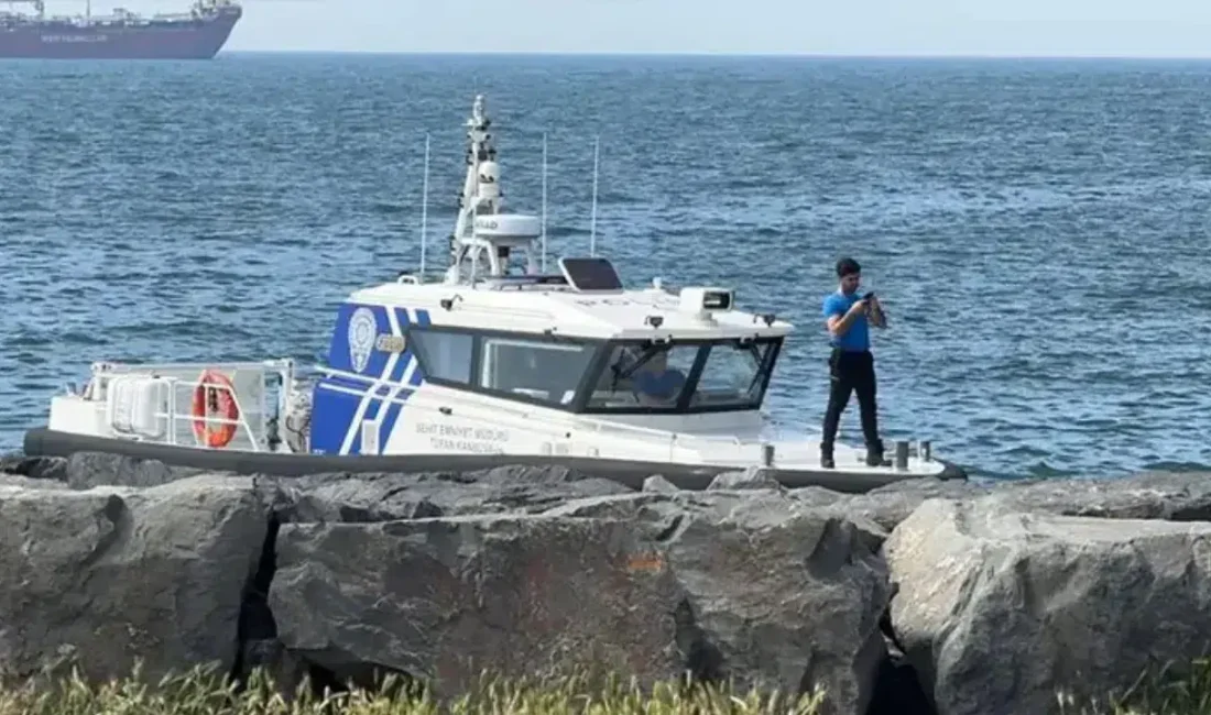 İstanbul Avcılar sahilinde sabah saatlerinde hareketli dakikalar yaşandı. Deniz yüzeyinde