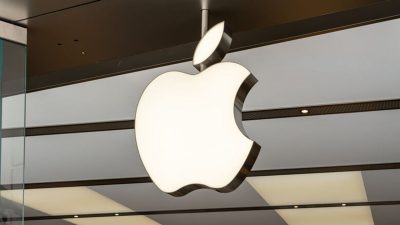 Dünya teknoloji devi Apple, borsa tarihinin en büyük şoklarından birini