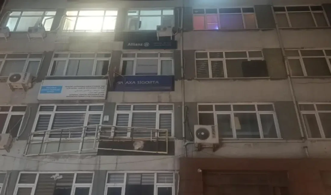 İstanbul Fatih’te ruhsatsız olarak faaliyet gösteren bir masaj salonuna gelen