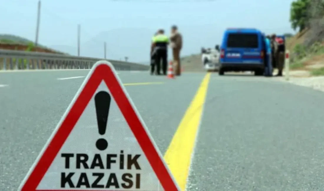 Afyonkarahisar’da meydana gelen feci trafik kazasında, otomobil ile tarım aracı