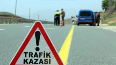 Afyonkarahisar’da meydana gelen feci trafik kazasında, otomobil ile tarım aracı